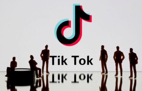 Το TikTok σχεδιάζει εκπτώσεις και φέρνει… πόλεμο με την Amazon